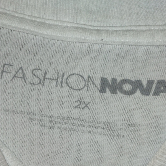 Fashion Nova Black and White (Girl In Mask) Graphic T-shirt - XXL - Picture 3 of 3